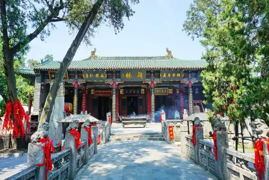 鄰近關林廟的酒店