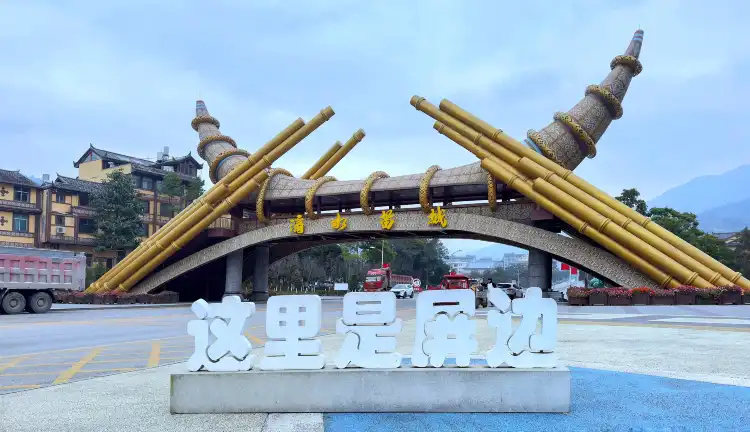 鄰近雲南紅河哈尼族彝族自治州屏邊縣滴水苗城臨水寨二期的酒店