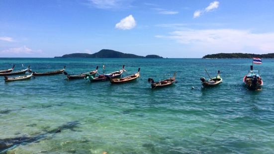 เป็นหาดที่สวยงามมากมีน้ำทะเลที