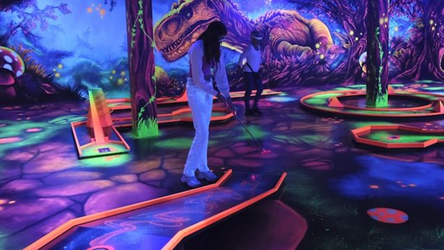 Erlebniscenter Basel, Schwarzlicht-Minigolf / VIRTUAL ARENA / Billard