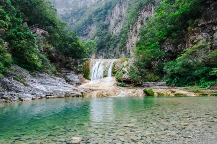 Hotels near Huadongda Canyon