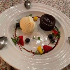 Le Petite Fontaine User Photo