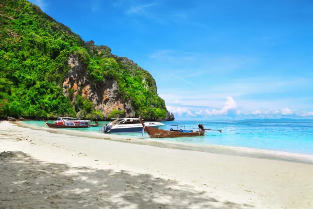 โรงแรมในเกาะพีพี มีสระว่ายน้ำ