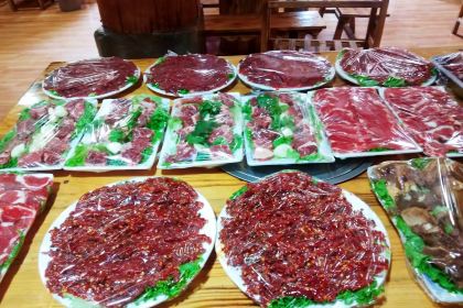 ZAI SHUI YI FANG TE SE HUO GUO