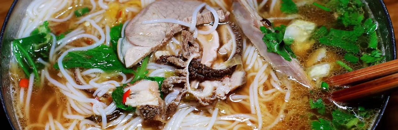 鮮香牛羊雜湯鍋米線