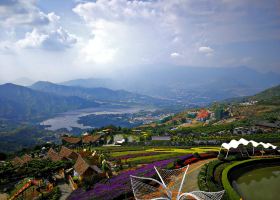 Các khách sạn gần Yanshenshan Scenic Area