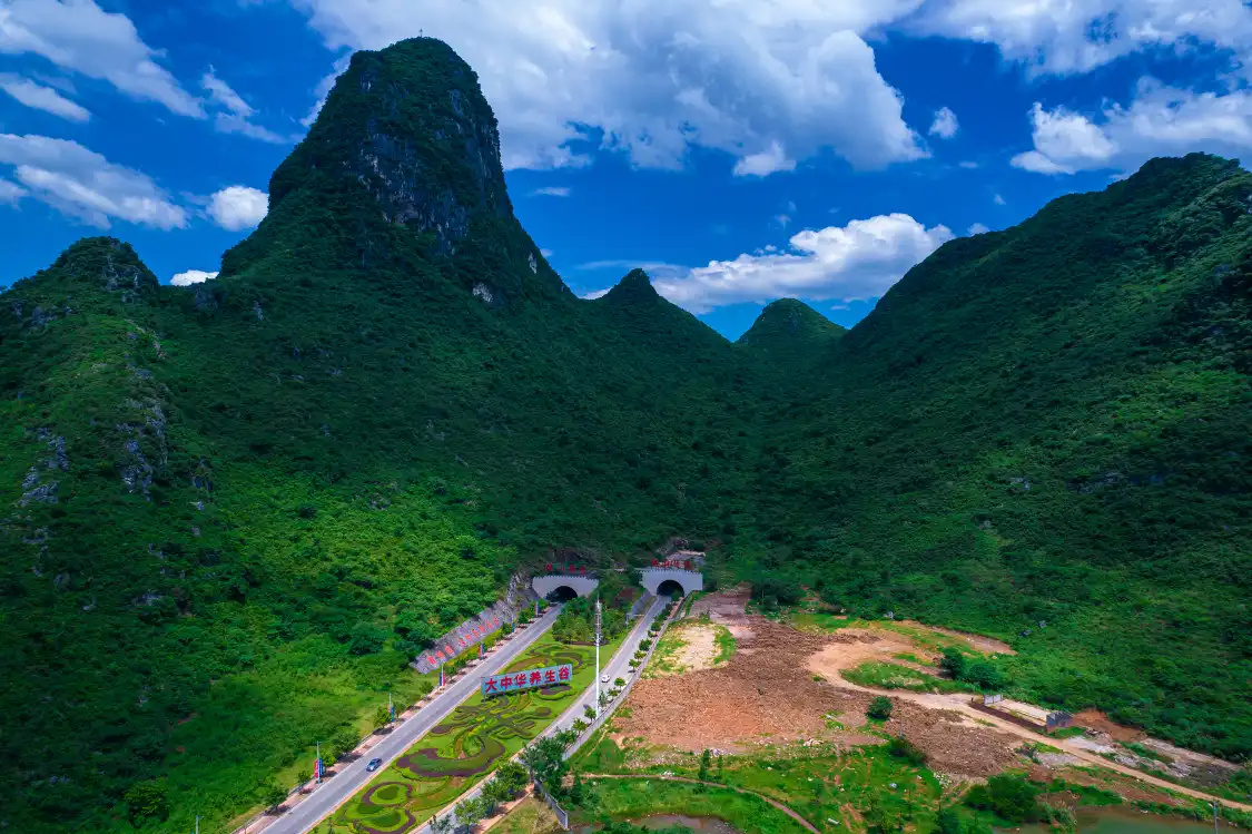 Hotels near Hou Mountain