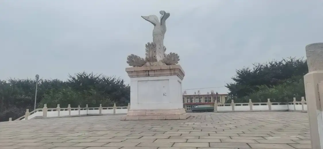 Hotels near Fenghuangcheng Square