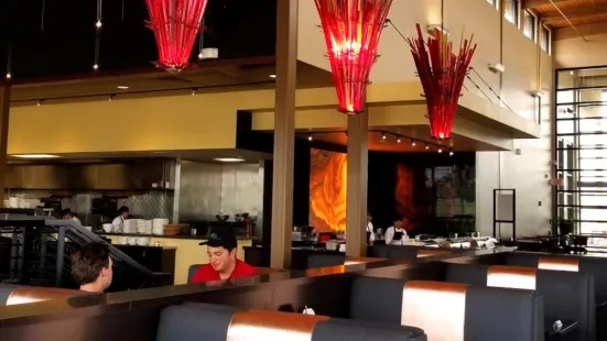 CRAVE American Kitchen & Sushi Bar (Hilton Garden Inn - Sioux City)