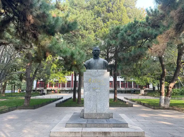 Hotels near Lidazhao Statue
