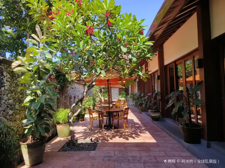 Hotels near Batujimbar Cafe
