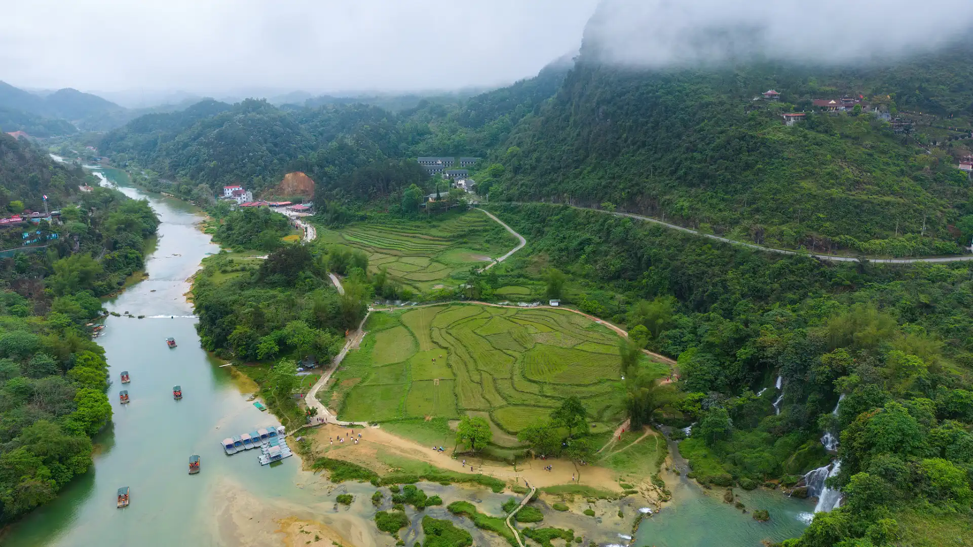 Hotels near Guichun Boundary River Tourist Area