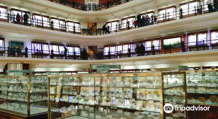 Các khách sạn gần Museo Geominero