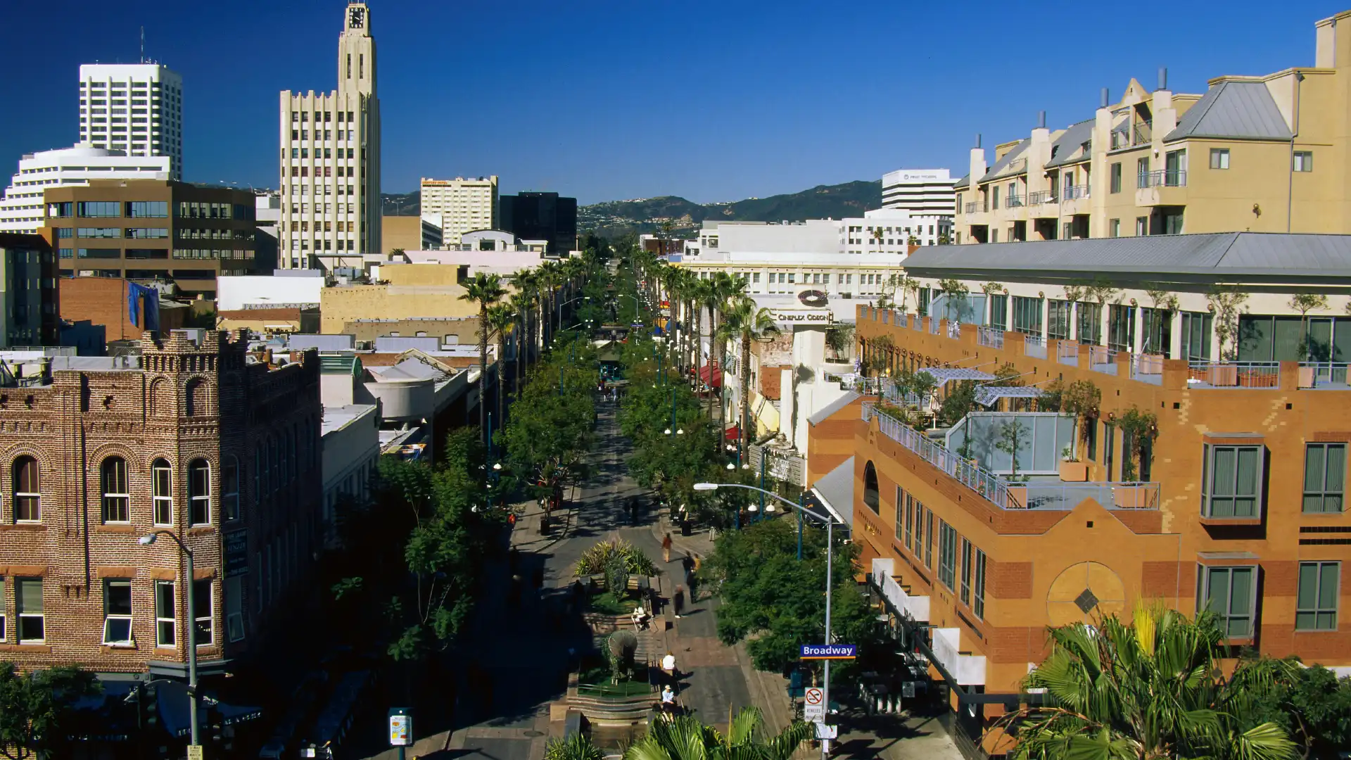 Hotels near Third Street Promenade