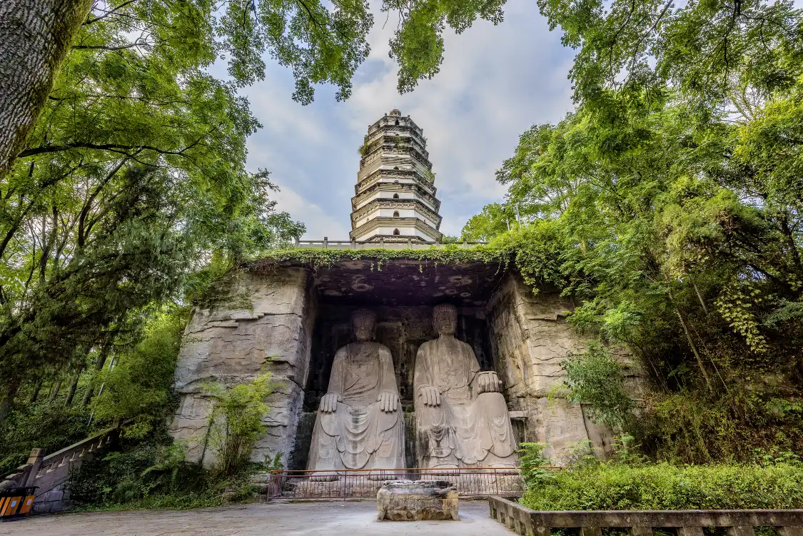 Hotels near Beishan Rock Carvings