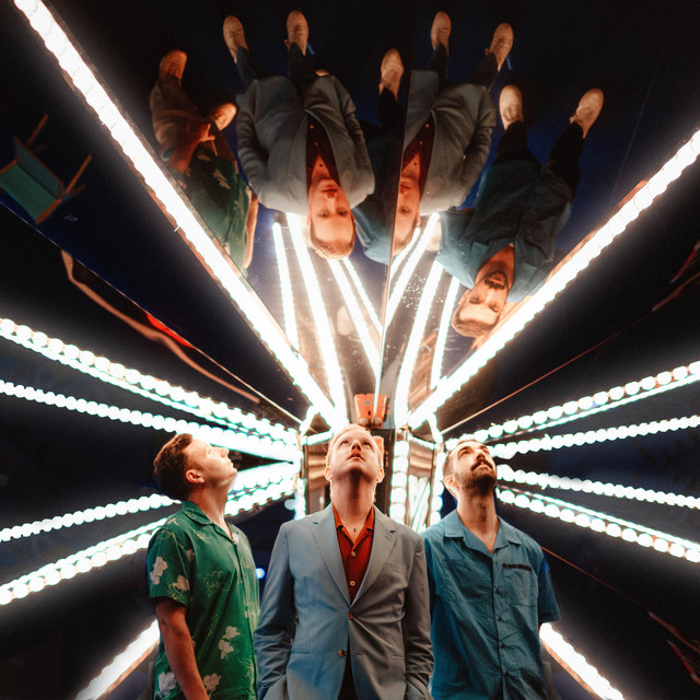 美國波士頓 · Two Door Cinema Club《Tourist History》15週年紀念巡演 | MGM Music Hall at Fenway