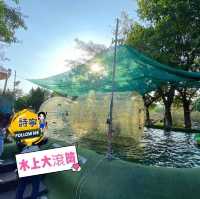 ［眾多刺激玩樂設施的農莊］