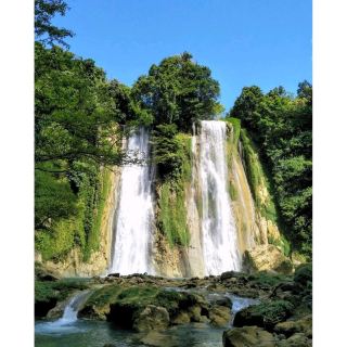 Lovely waterfall in west java, a huge one. 
Curug Cikaso, where you will find the triplet falls which stands at 80 meters tall.
You’ll reach it within a 10-minute walk, or you can also hire a boat to get there.
The air is so refreshing, beautiful view with big stones around. You will have a great time on the way walking to the waterfall, there are ricefields, and you could enjoy the sunrise near the ricefields. One of the many amazing waterfalls in the area. Water current was strong, but still, several visitors took a swim in the river in front of the Fall.
#urbanexplorer 
#qingmingtravel 
#urbanexplorer#qingmingtravel