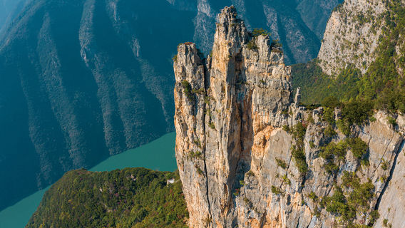 The Goddess (Shennv) Peak