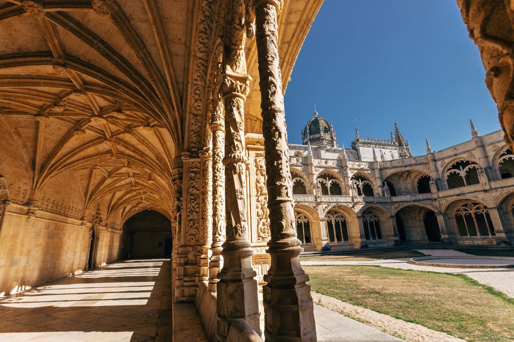 里斯本佩納宮+羅卡角+熱羅尼莫斯修道院一日遊