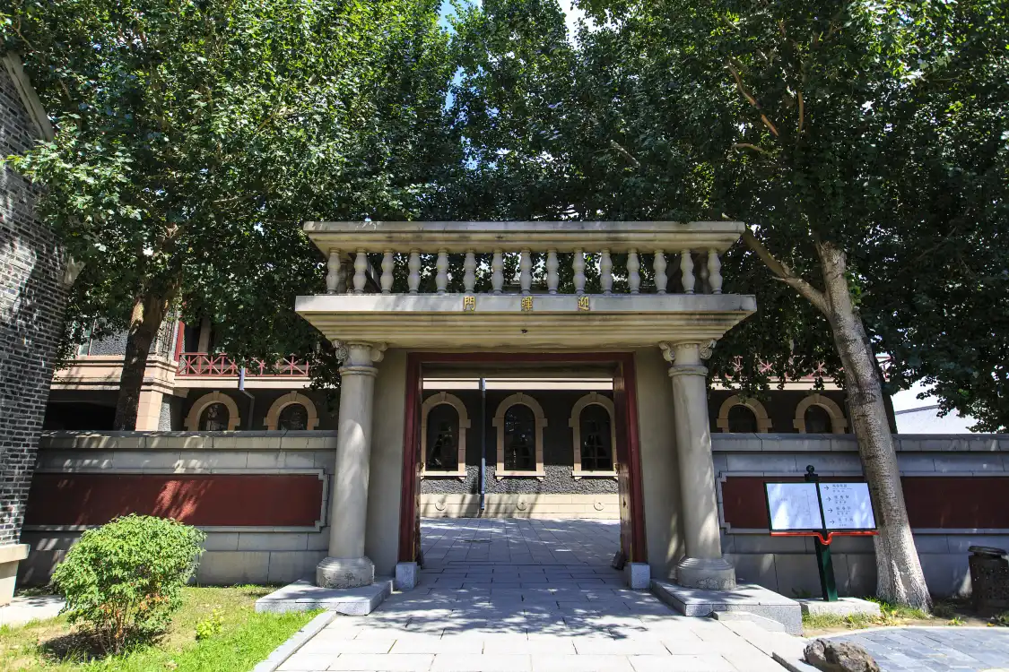 Hotels near Fuhua Gate of the Imperial Palace of the Manchu State