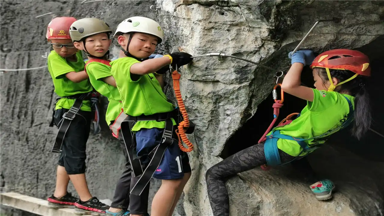 鄰近陽朔思固青少年户外營地的酒店