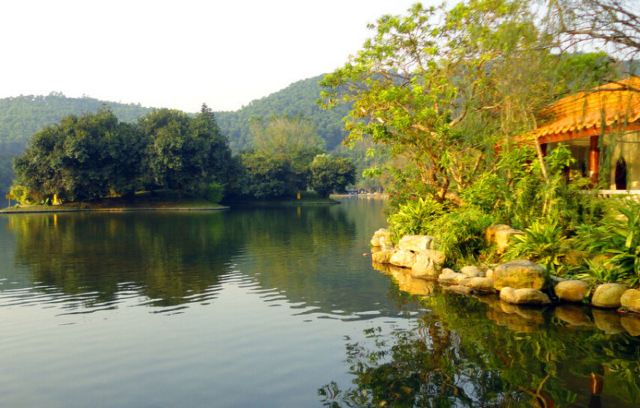 Fairylake Botanical Garden