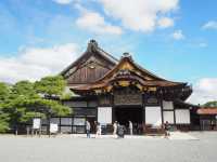 豪華な天守閣の「二条城」