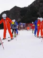 双龑山滑雪场