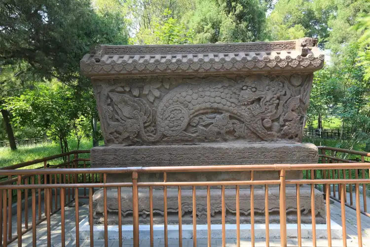 Hotels near Iron Shadow Wall