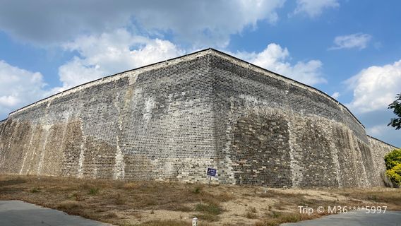 Zhongdu of Ming Dynasty Imperial City and Stone Sculptures of Royal Tombs