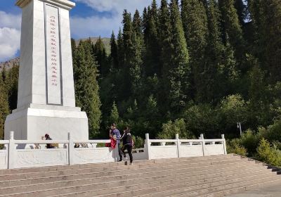 Duku Highway Monument