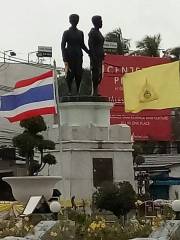 Thao Thep Kasattri Thao Si Sunthon Monument