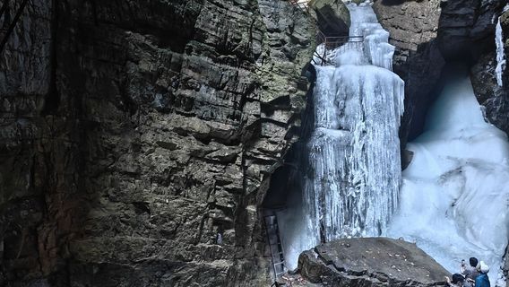 Chengde Longtan Scenic Area Tiankeng Ice Cave