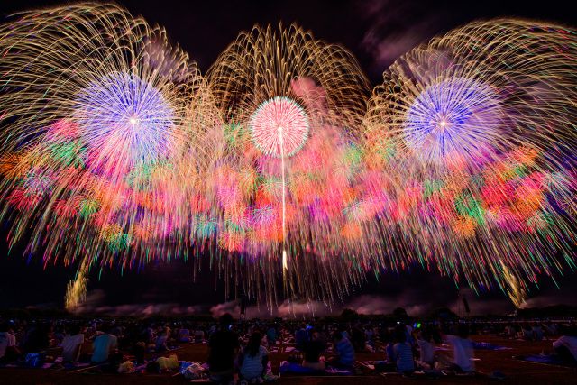 酒田の花火大会 | 酒田市最上川河川公園