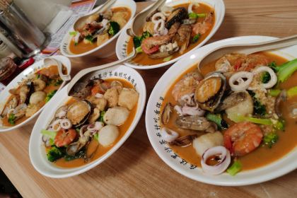 在这里厦门特色小吃店