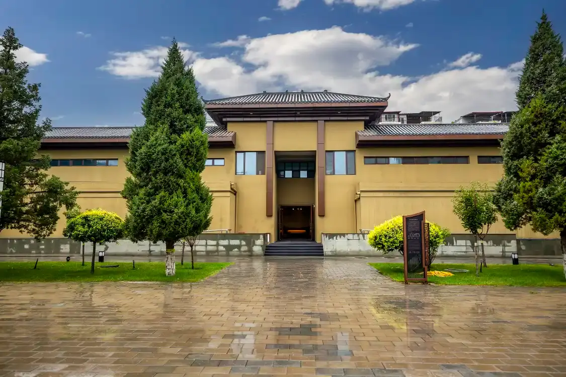 Hotels near Linzexu Memorial Hall