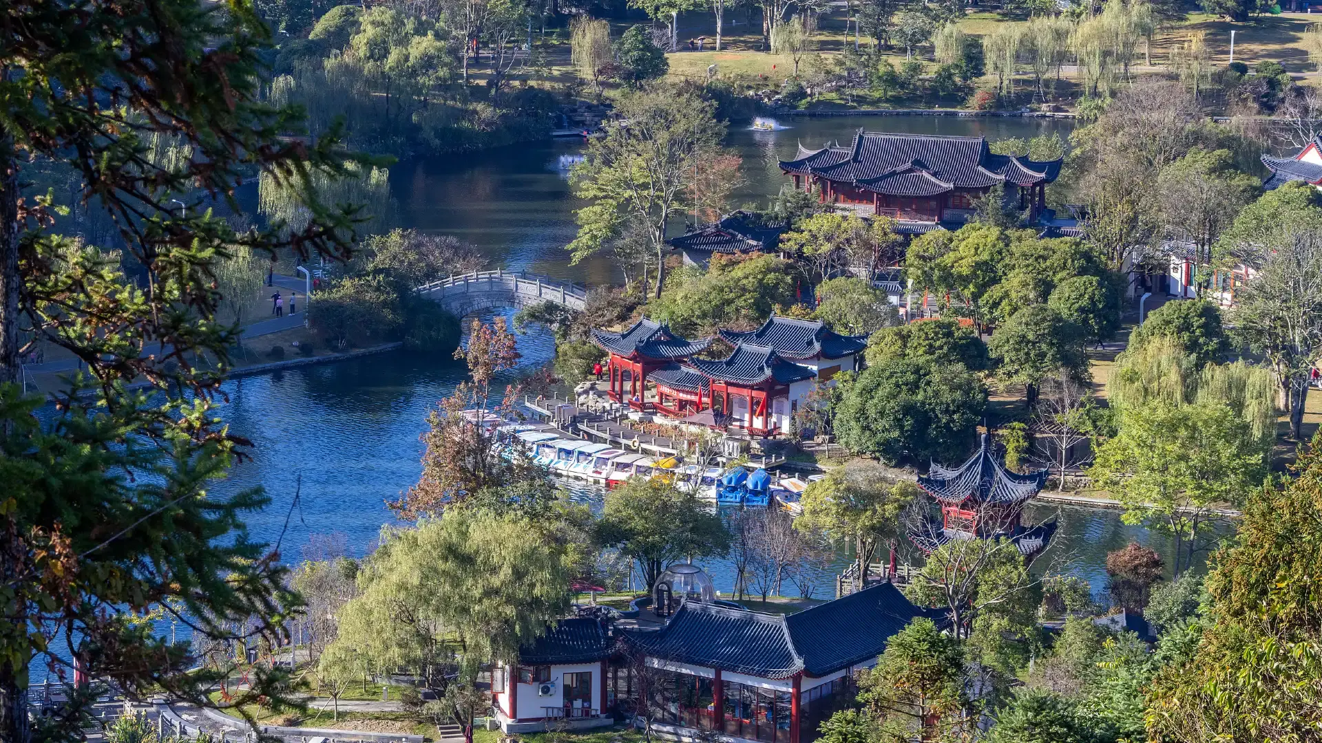 Hotels near Yicui Lake Park