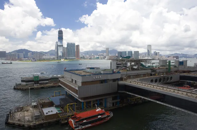 上環港澳碼頭一帶的海濱與城市景觀