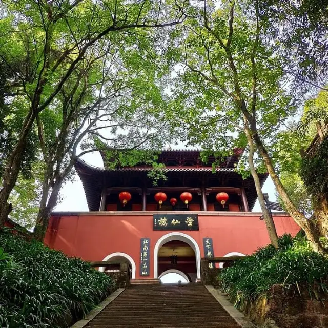 神仙聖地，徒步在千奇百趣，中國道教名山--齊雲山