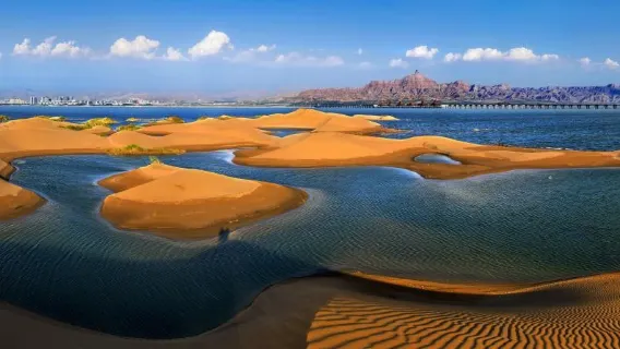 玩水避暑
