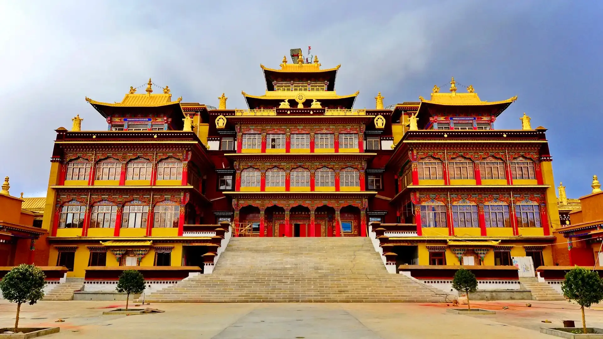 Hotels near Ge'erdeng Temple