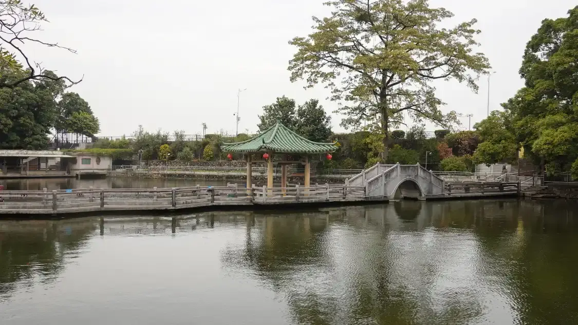 Hotels near Hongsheng Park