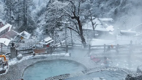 海螺溝二號營地冰川温泉