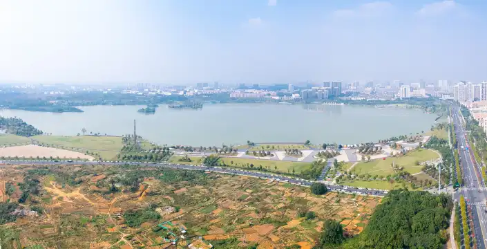 湖海塘周辺のホテル