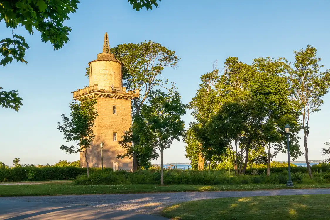 Отели рядом с достопримечательностью «Парк штата Харкнесс Мемориал»