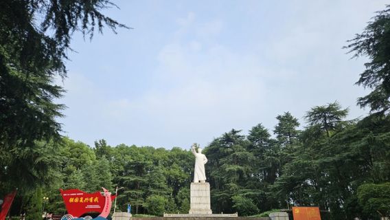 Maozedong Tongzhi Qingnian Diaosu Park