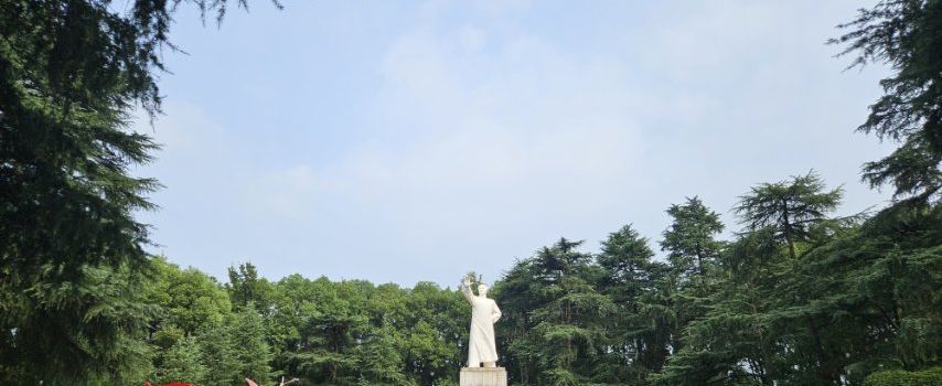 Maozedong Tongzhi Qingnian Diaosu Park