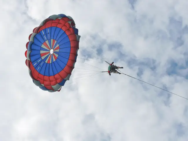 Parachuting in Pattaya