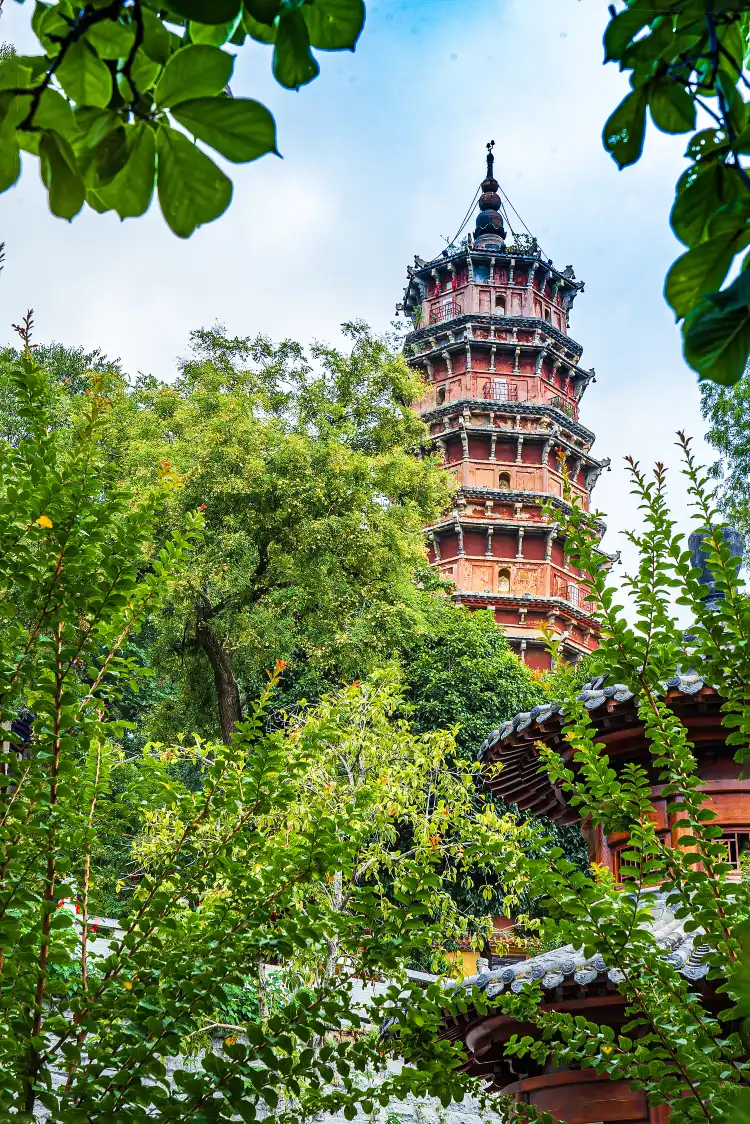 Hotels near Baotong Temple
